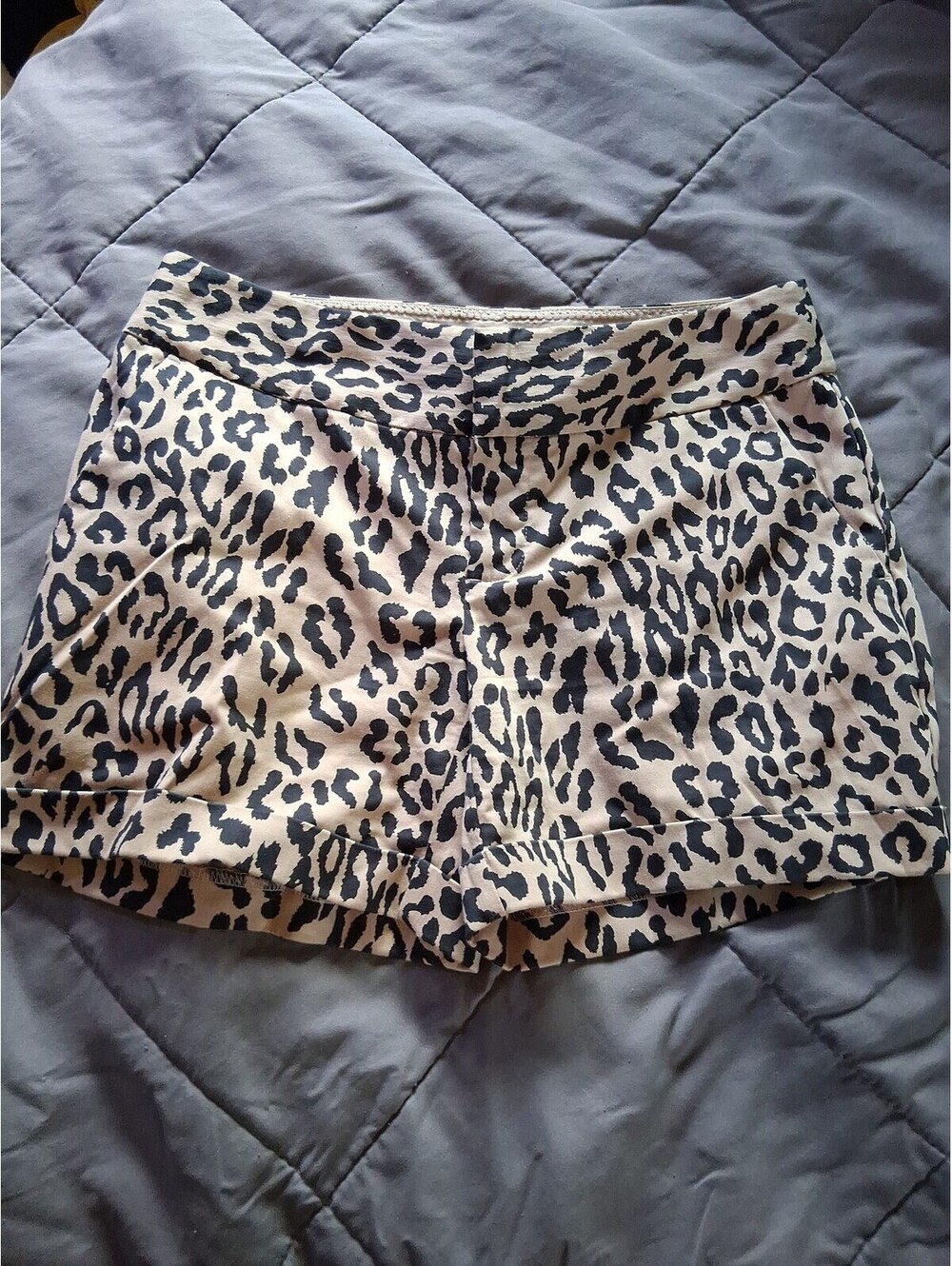 INC International Concepts size 2 shorts leopard print d2